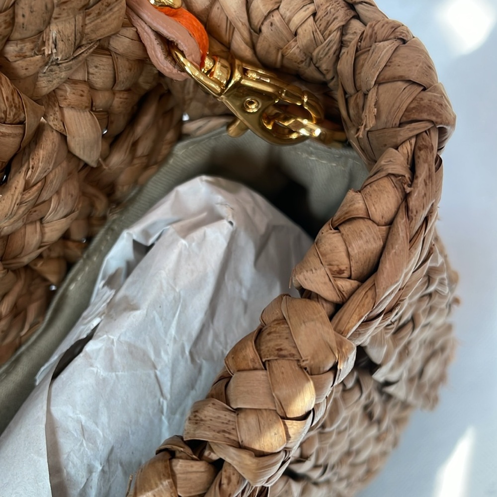 NWT | Chic Aranáz Straw Bag with Removable Orange Strap - Picture 4 of 6